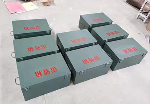申扎炸药箱和雷管箱一般是怎么存放的？